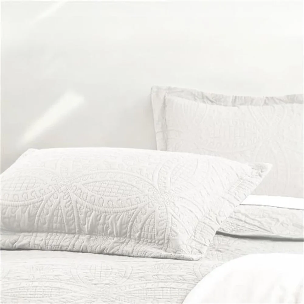 NEW West Elm White Embroidered Cal / King Boho Bedding Quilt Coverlet & Sham Set
